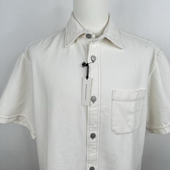 NWT Banana Republic Men's Relaxed Fit Denim Short Sleeve Shirt LARGE Ecru Cotton - Picture 3 of 13